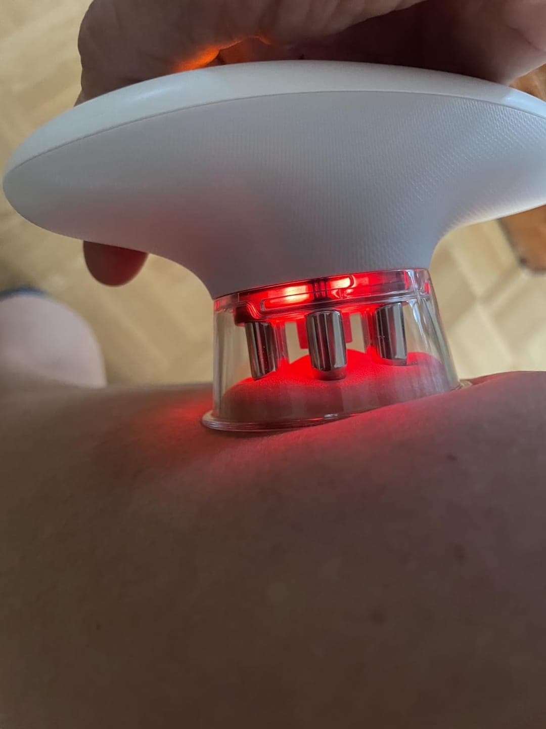 Sculpt+ : tête lumineuse posée sur la peau